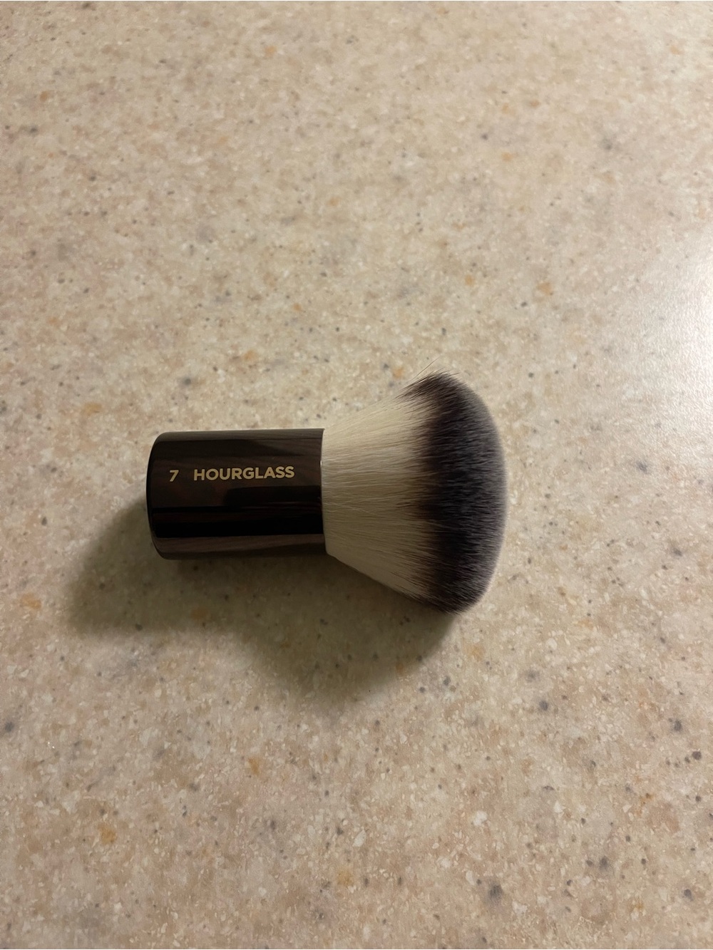 Hourglass #7 Velvet Kabuki Brush - Black & Cream Bristles